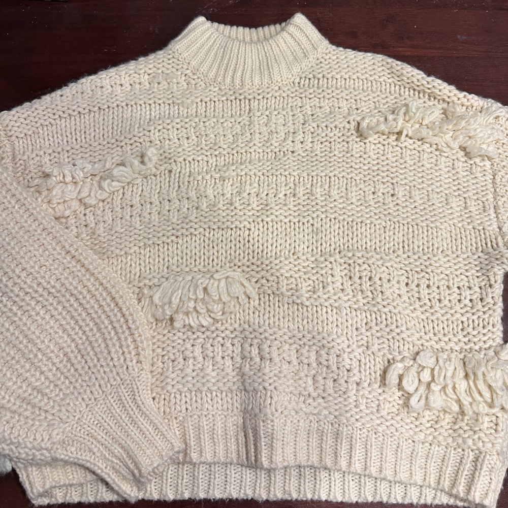 Universal Thread Medium Knit White Sweater